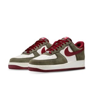 NIKE AIR FORCE 1 07 LV8 KHAKI DARK TEAM RED FQ8714-302
